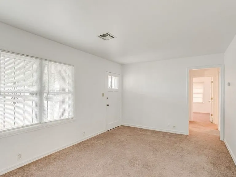 400 Draper Dr — Photo 7
