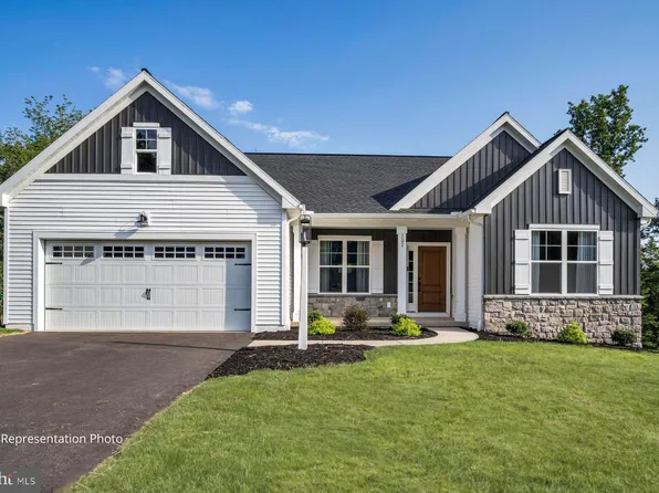 2235 S Autumn Chase Dr #92, Mechanicsburg, PA 17055