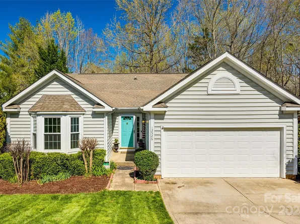 12526 Woodside Falls Rd, Pineville, NC 28134