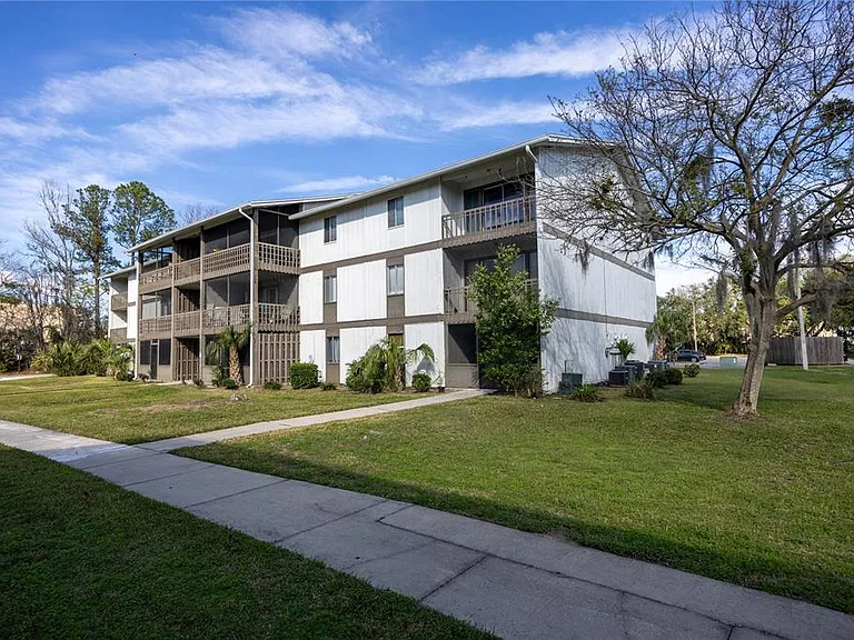 6519 W Newberry Rd #1004 — Photo 2
