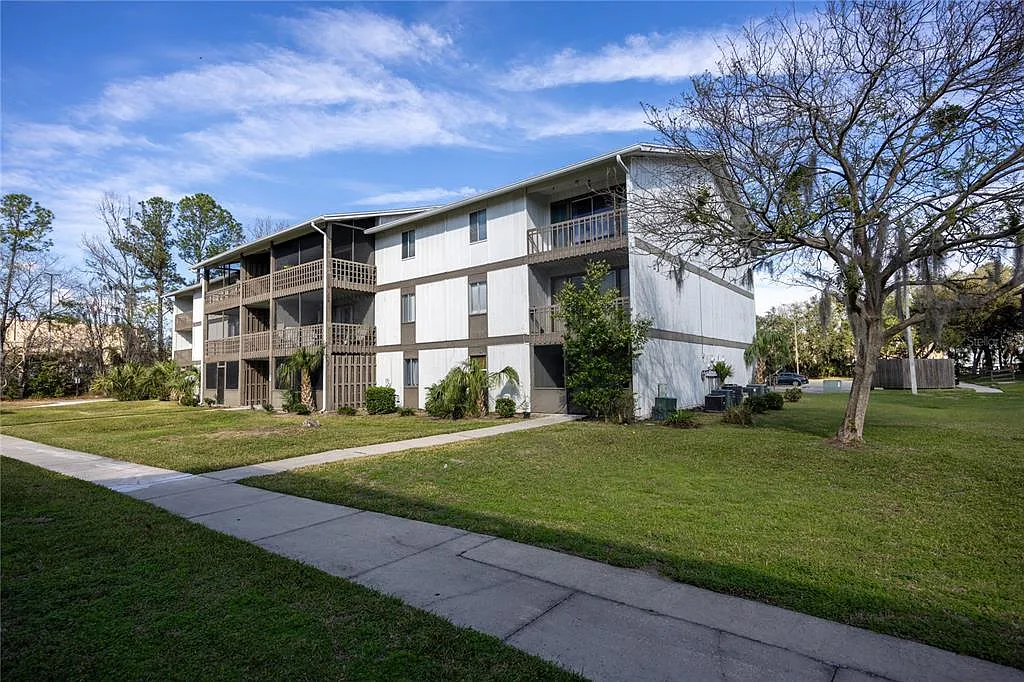 Building Photo - 6519 W Newberry Rd #1004