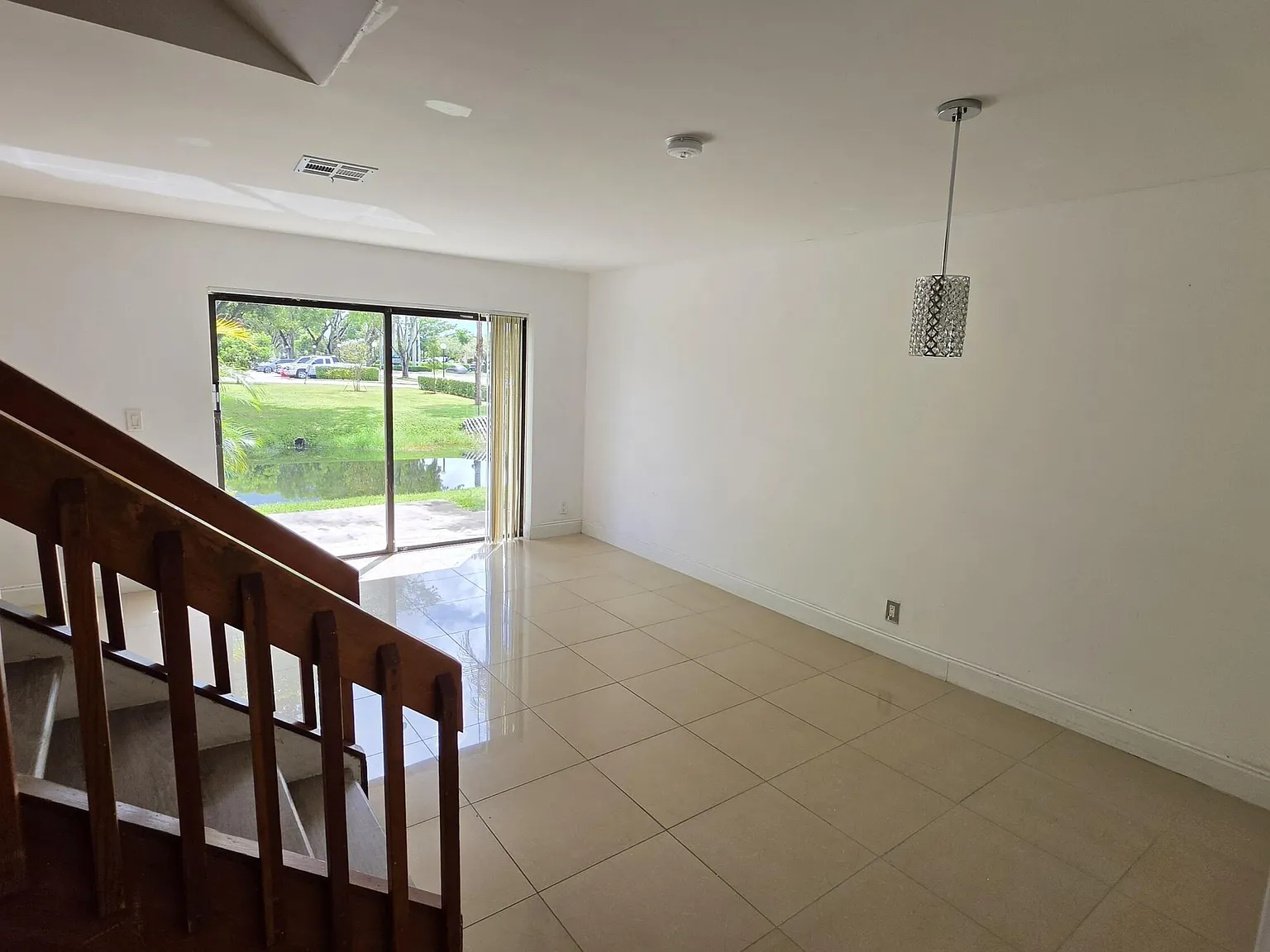 2 bed, 2.5 bath, 1300 sqft, $2,100 — Photo 4