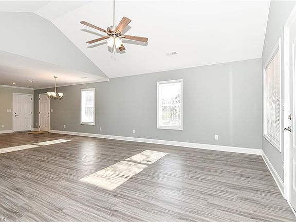 5th image of 2907 Four Seasons Blvd