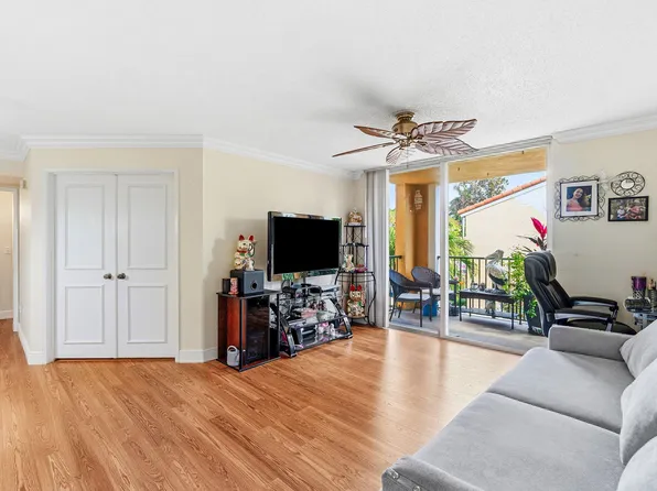 117 Yacht Club Way #206, Hypoluxo, FL 33462