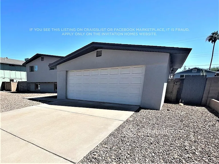 943 E Manhatton Dr — Photo 2