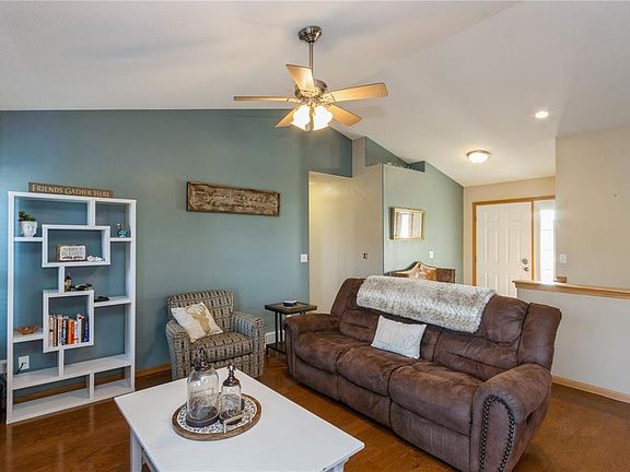 5th image of 220 Cattail Ln