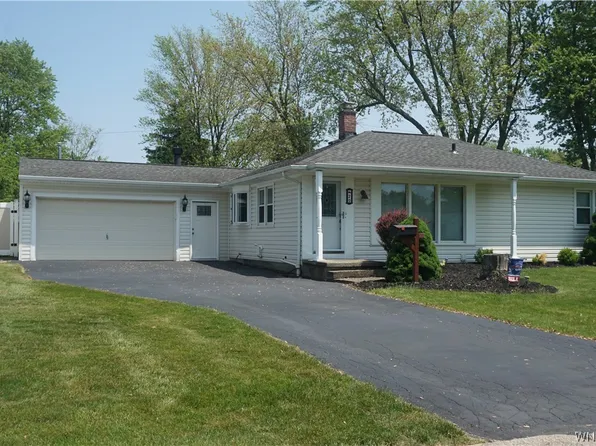 20 Pearce Dr, Amherst, NY 14226