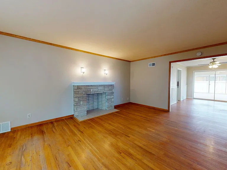 1208 Truman St — Photo 2