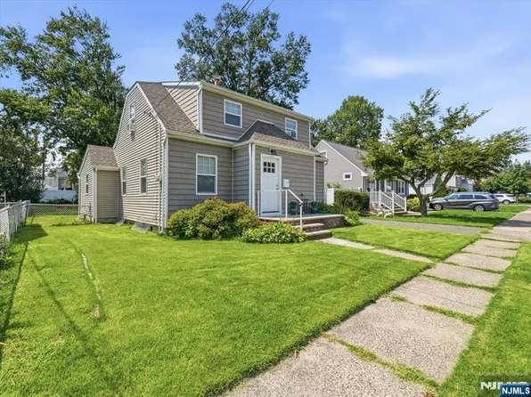 3-12 26th St, Fair Lawn, NJ 07410