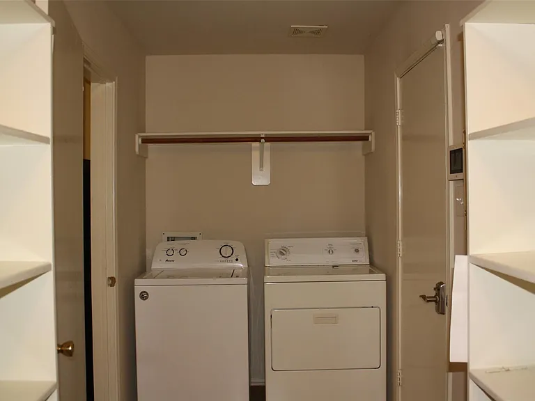 6630 Sutton Meadows Dr — Photo 7