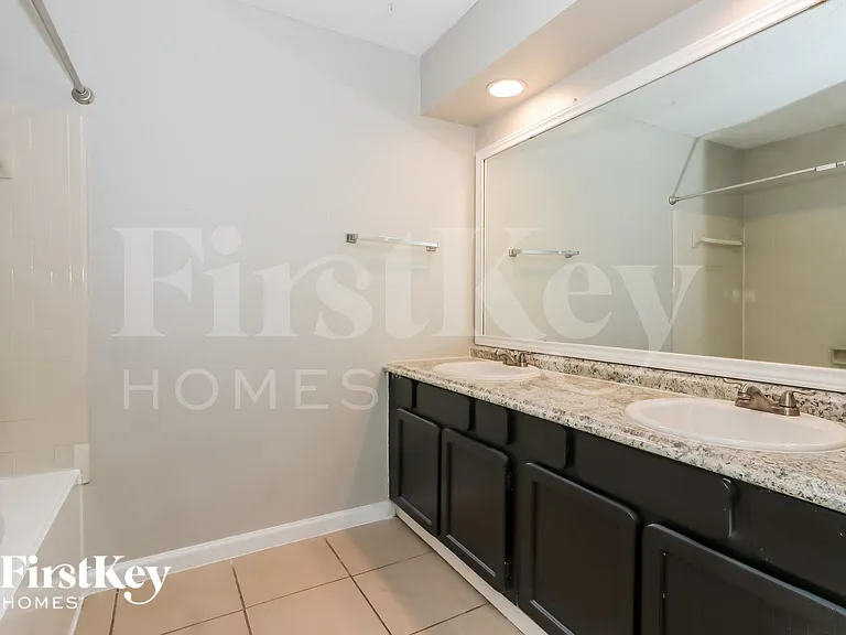 2106 Hazyknoll Ln — Photo 12
