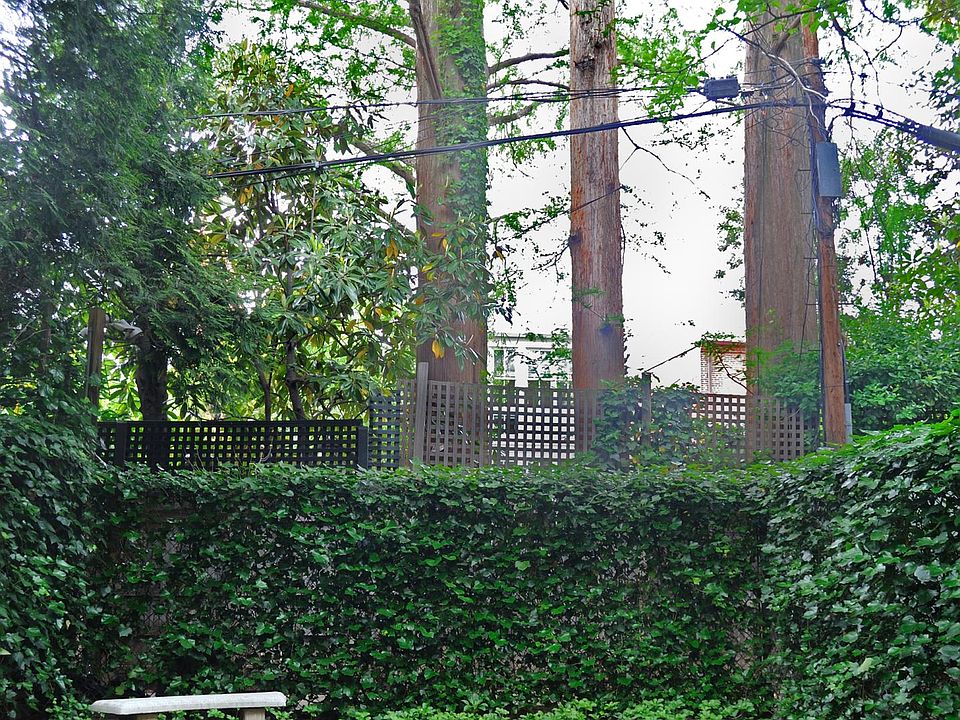 The bench on which to contemplate.