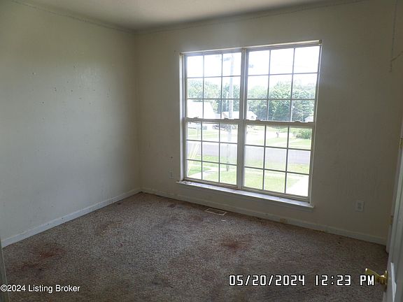 5th image of 235 Meadowlake Dr