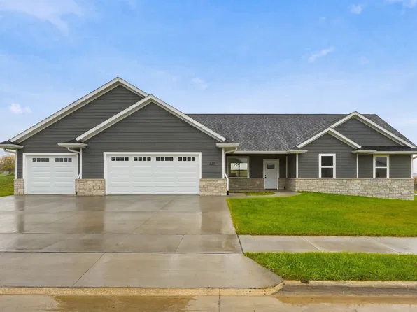 440 Gavin Cir, Peosta, IA 52068