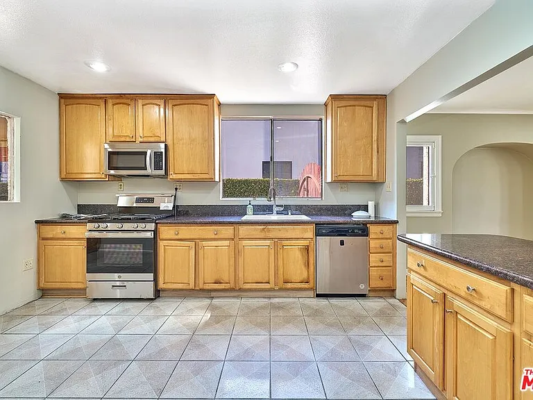 429 S Orange Dr — Photo 16