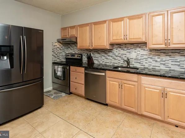 400 Glendale Rd #H45, Havertown, PA 19083