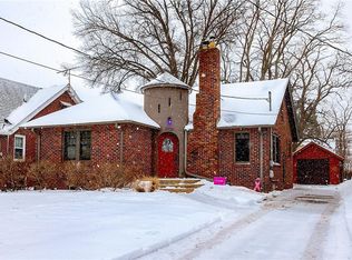 2725 42nd St, Des Moines, IA 50310