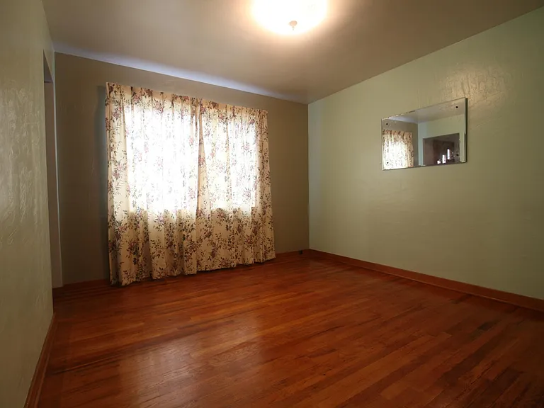 2467 Woodward Ave — Photo 7