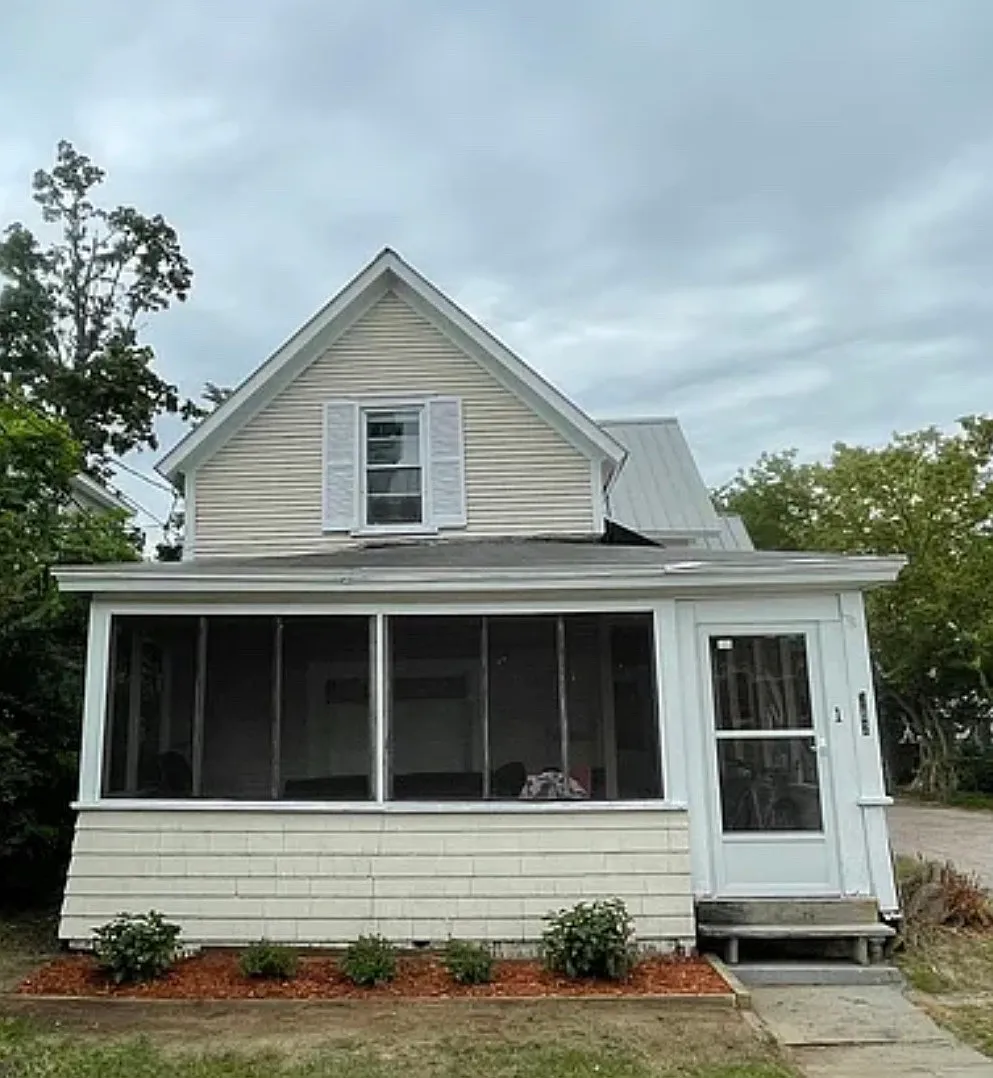 3 bed, 800 sqft, $1,950 — Photo 1