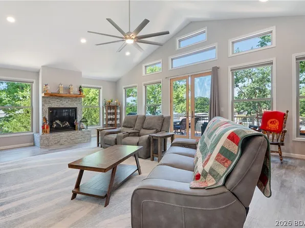 39 Outer Point, Lake Ozark, MO 65049