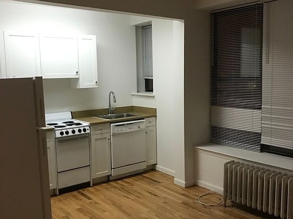 5th image of 434 E 72nd St APT 1A