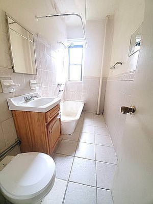3rd image of 902 44th St #B1