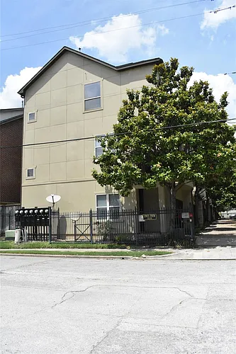 2919 Pease St Photo 1