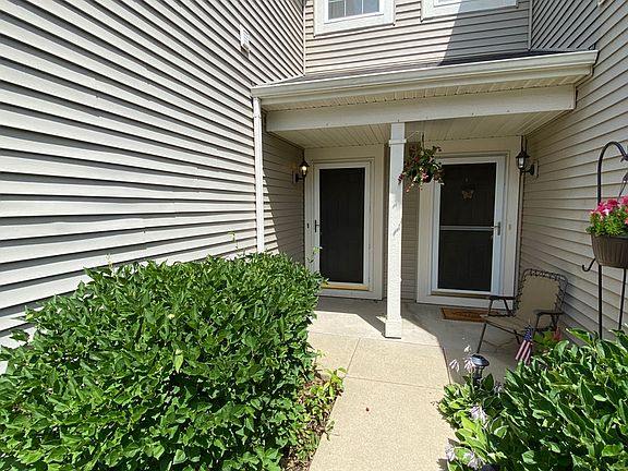 2nd image of 1272 Brookdale Dr Unit 1272