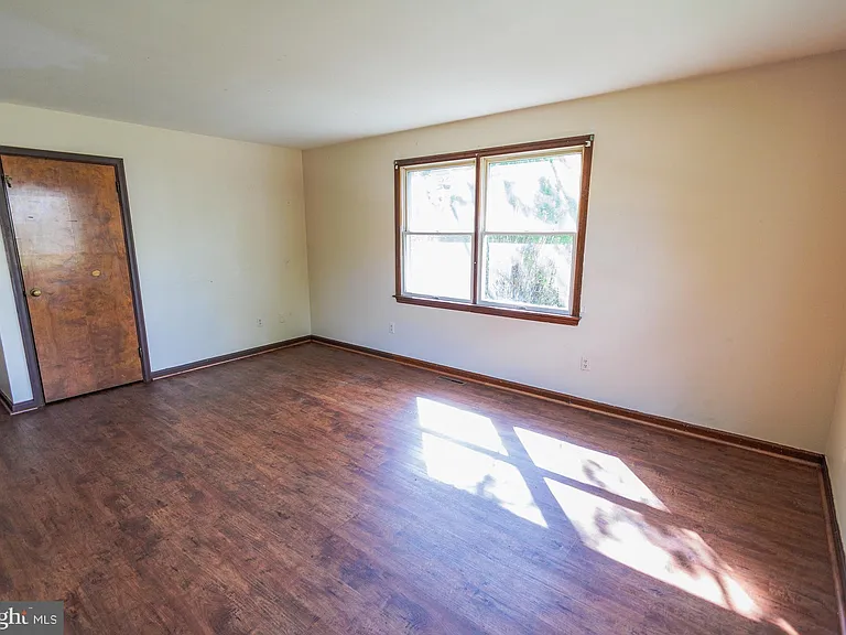 213 Laurel Ave #B — Photo 9