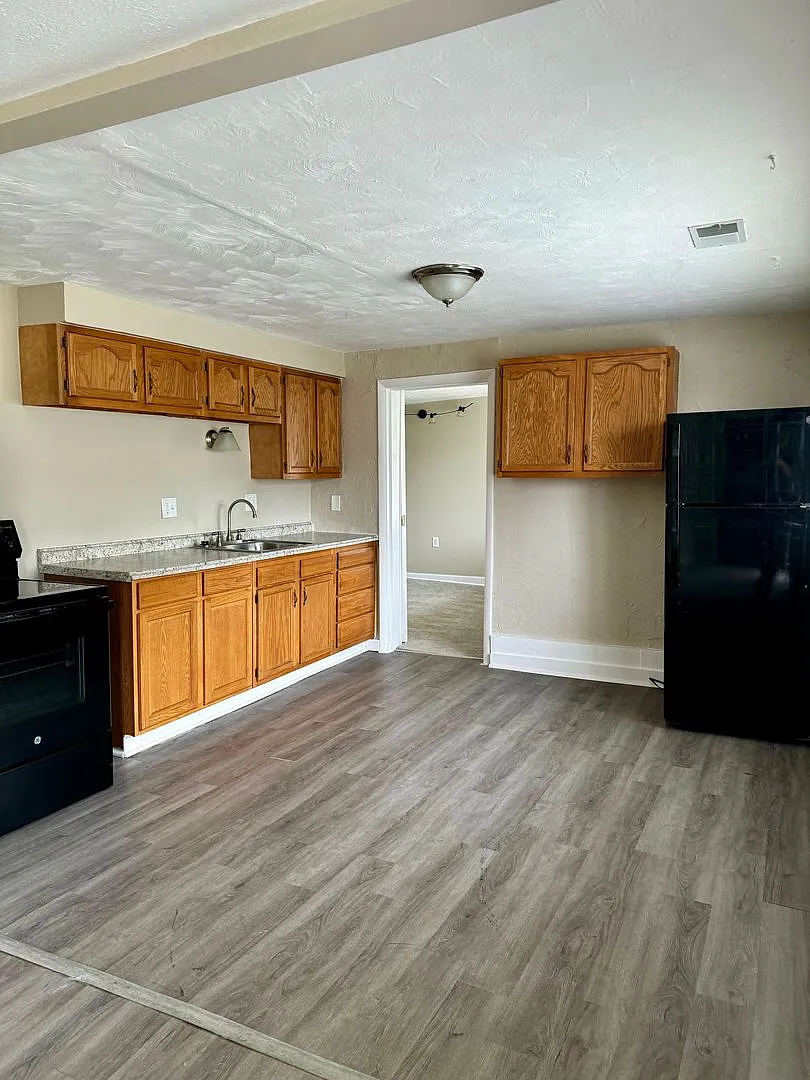 2200 Bremont Ave — Photo 2