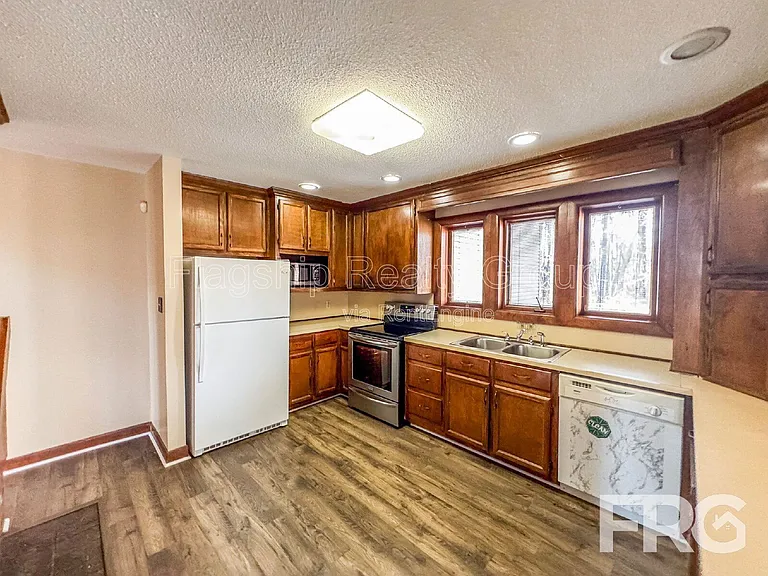 1228 Forest Acres Dr — Photo 10