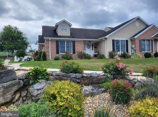 1516 Spring Side Dr E, Chambersburg, PA 17202