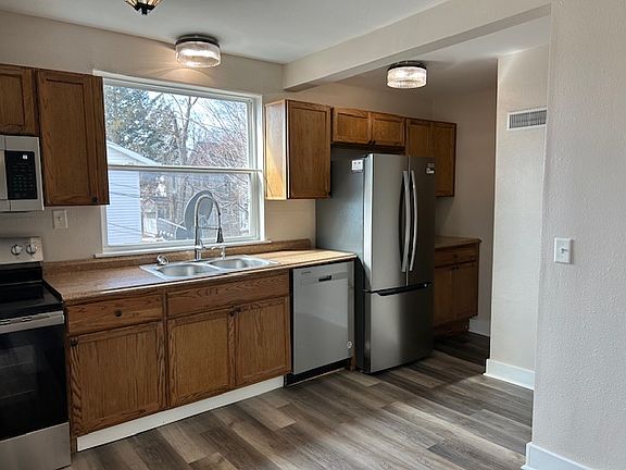 4th image of 415 16th St NE #B