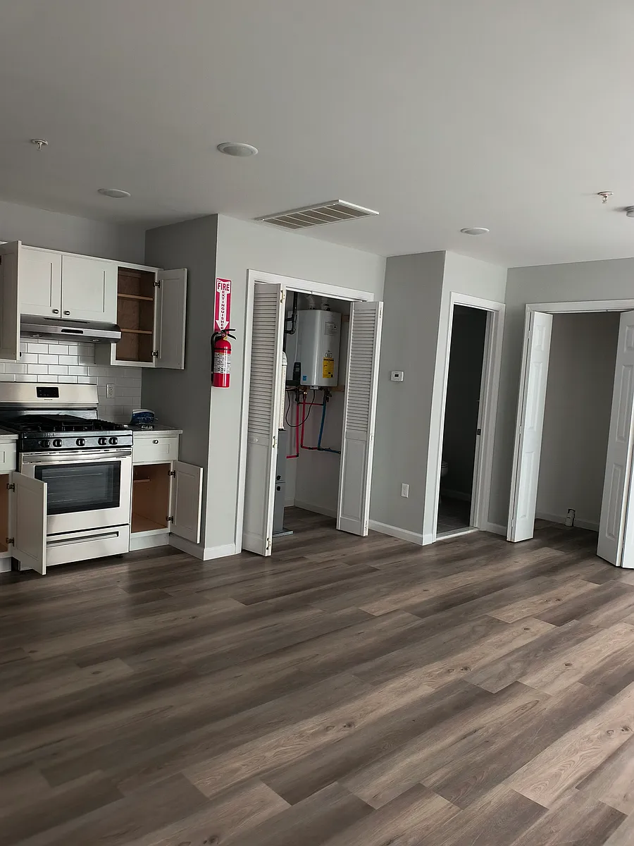 Building Photo - 78-80 12th Ave #2
