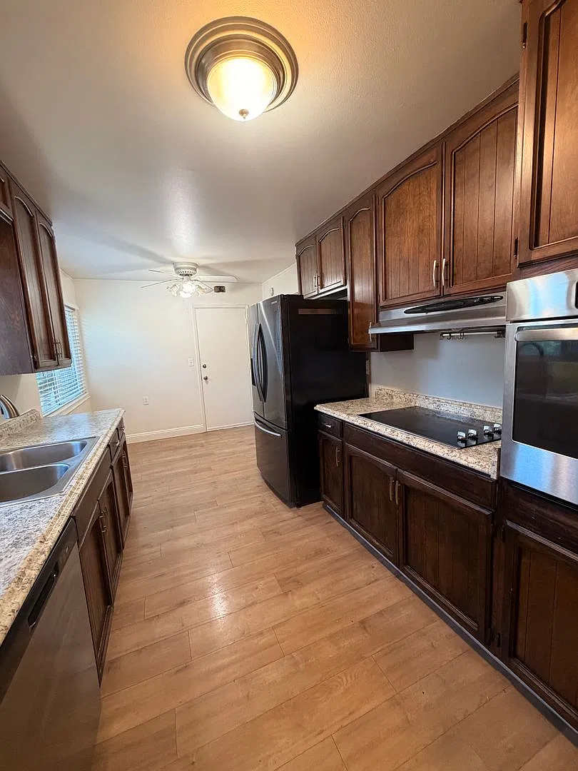 Adorable 3 bedroom, 2 bathroom home in Foothill Farms — Photo 4
