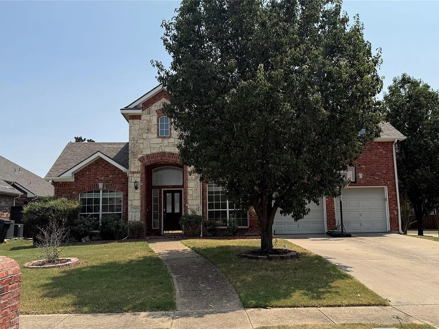 5 bed, 3251 sqft, $3,200 — Photo 2