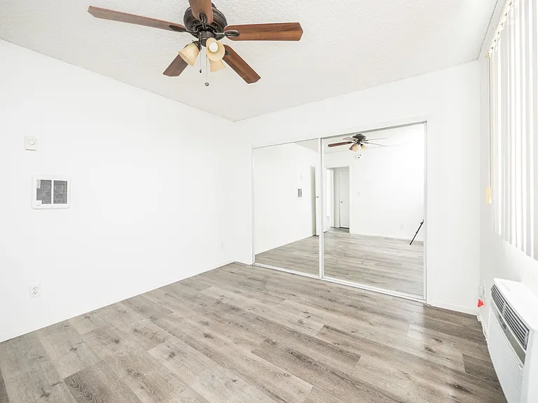 21736 Roscoe Blvd — Photo 32