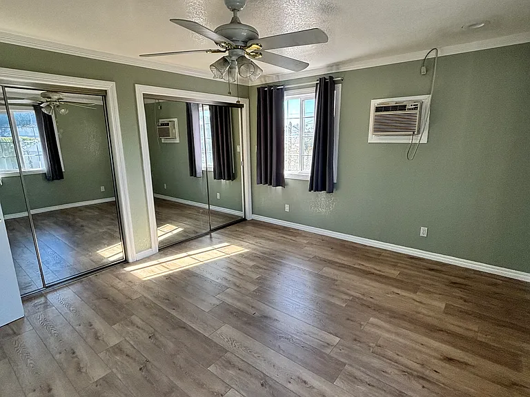 Upstairs room (2).