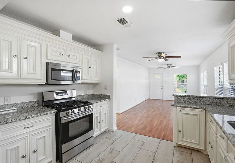 5315 Bell St — Photo 7