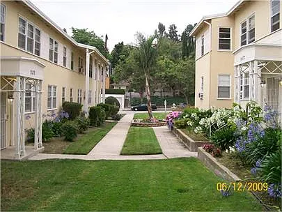 Silverlake Garden Apartments — Photo 17