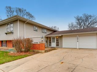 1575 Edgefield Ln, Hoffman Estates, IL 60169