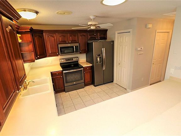 4th image of 889 Winchester Ct