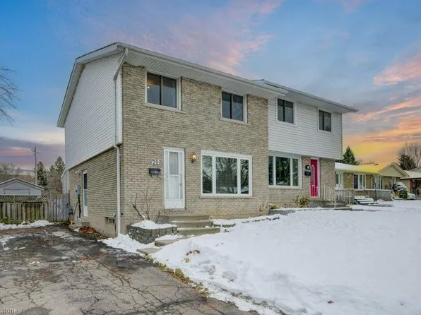 29 Selkirk Dr, Kitchener, ON N2E 1M5