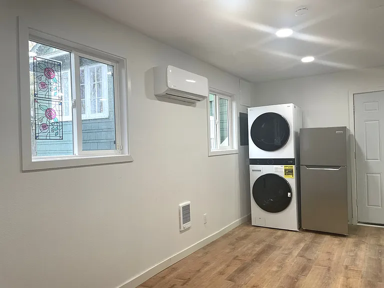 704 NE 53rd St #3 — Photo 45