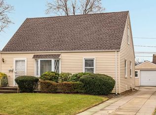 22 Jadwin St, Valley Stream, NY 11581