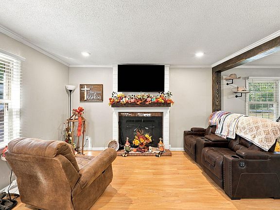 5th image of 2064 Oak Hill Rd