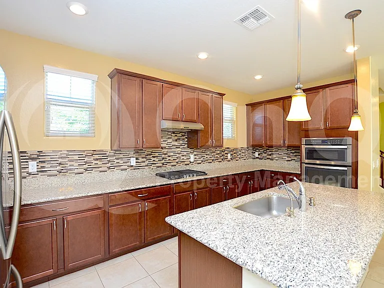 145 E Bluejay Dr — Photo 3