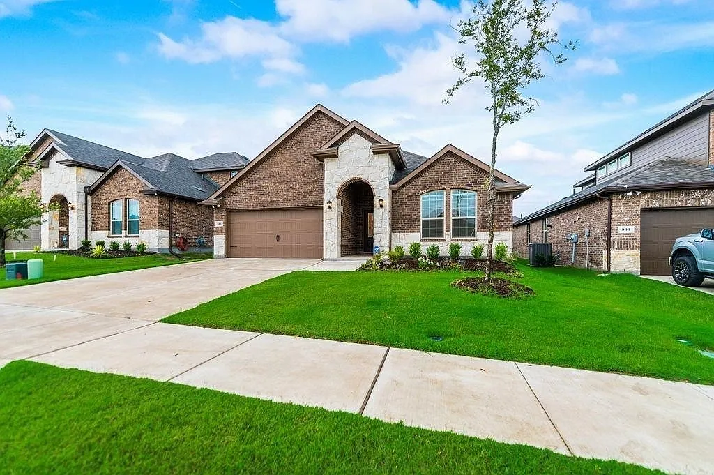 4 bed, 2036 sqft, $2,750 — Photo 1