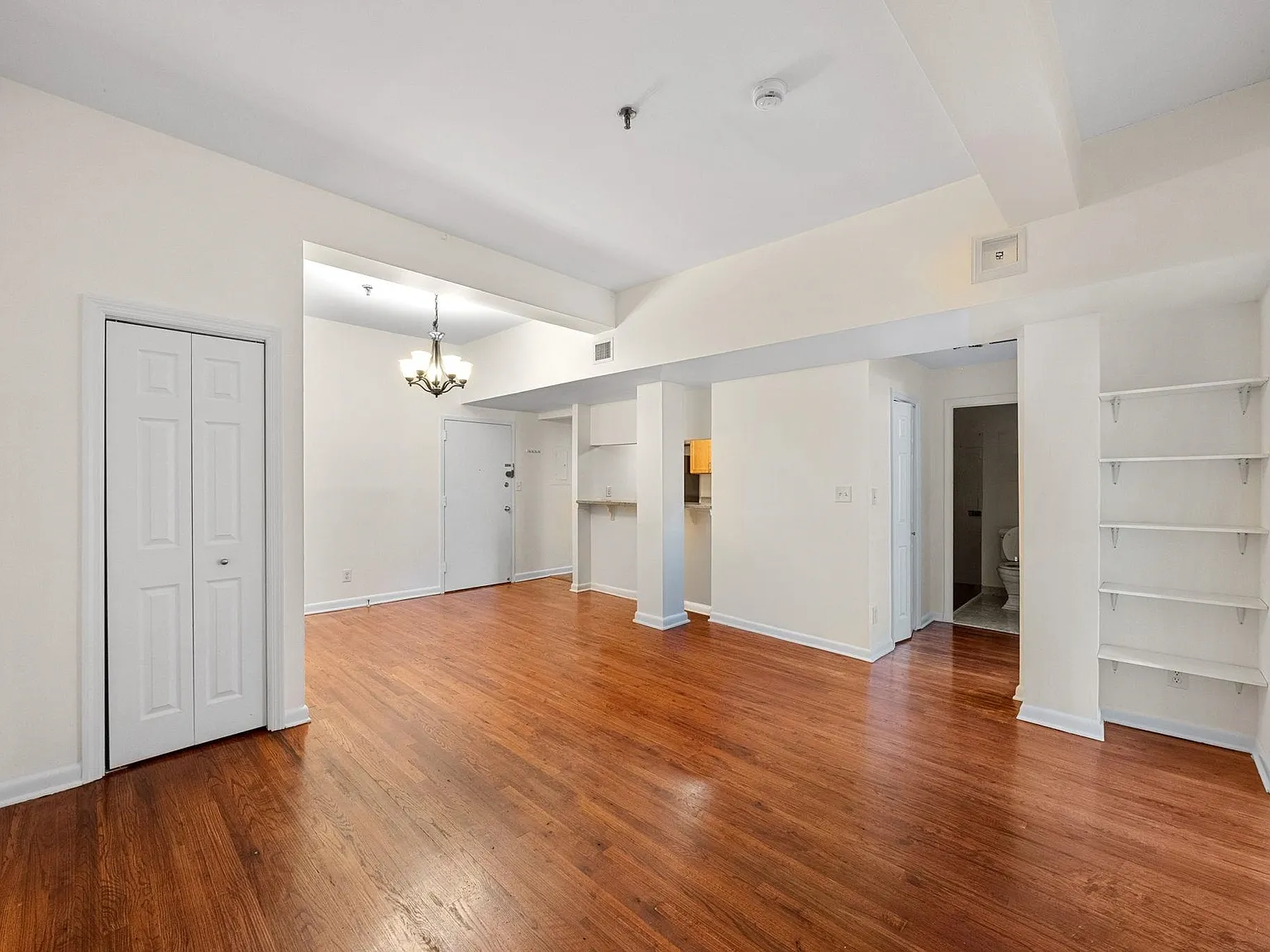 227 Christopher Columbus Dr — Photo 3