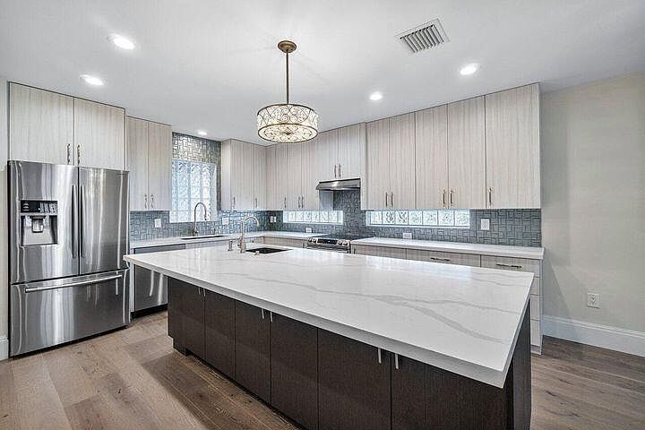 1st image of 122 SE 6th Avenue #4
